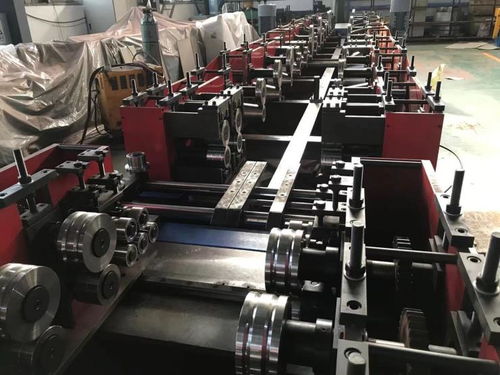 貨架層板成型機 液壓動力技術(shù)與精密機械的協(xié)同創(chuàng)新